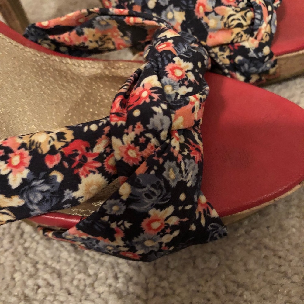 Heels - Picture 4 of 4